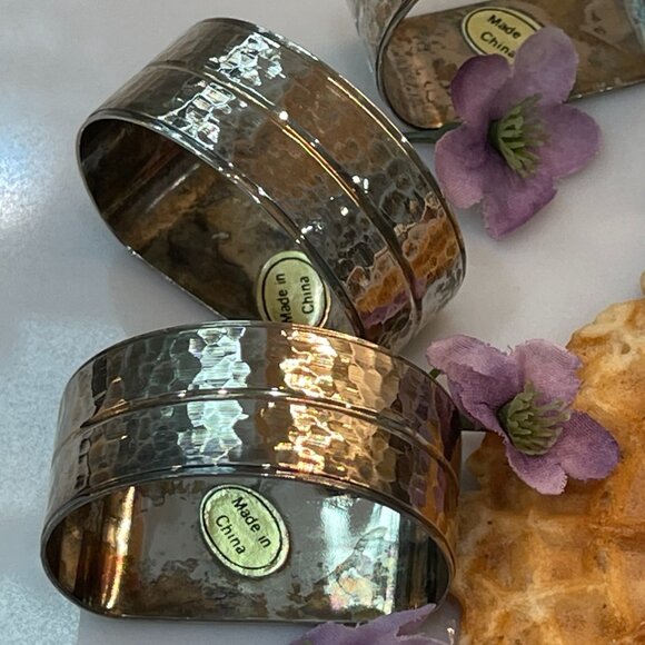4 Hammered Napkin Rings - Picture 5 of 6
